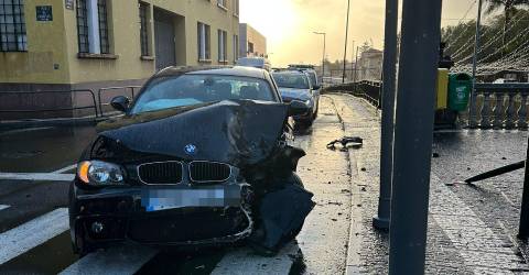 Um condutor detido e outro hospitalizado na sequência de acidente aparatoso no Funchal (com fotos)