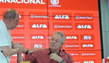 Barcellos se emociona ao apresentar Abel Braga e exalta gesto do técnico em trabalhar sem salário