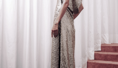 Carol Ribeiro elege look exclusivo de Alexandre Herchcovitch para o Globo de Ouro 2026