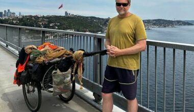 Karl quis dar a volta ao mundo a pé. 27 anos depois, a sua viagem épica está perto do fim