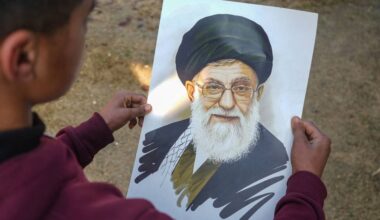 Irão. Comunicação com o exterior parcialmente cortada em meio de escalada de protestos