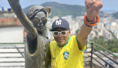 Spike Lee posta foto em favela carioca com estátua de Michael Jackson; relembre clipe icônico