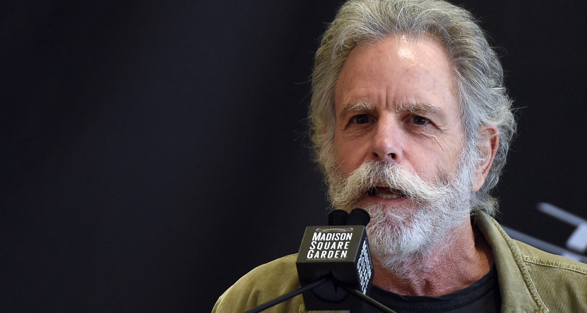 The New York Times elege as 10 canções fundamentais de Bob Weir, do Grateful Dad, que morreu aos 78; ouça