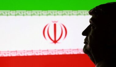 Presidente dos EUA admite atacar Irão "onde dói" mas afasta "botas no terreno"