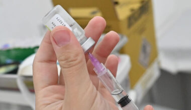 Vacinação recomeça em Santos com reforço na campanha contra a dengue