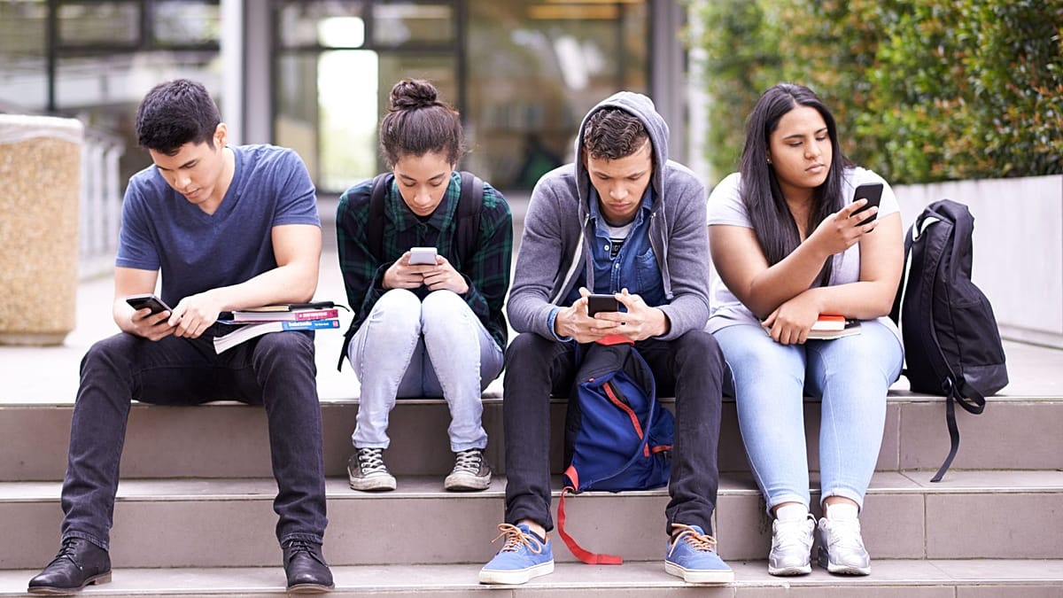 Sobrecarga da IA e esgotamento algorítmico: 2026 redefine redes sociais