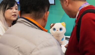 Ganham atualizações digitais na CES 2026 robôs ao estilo Tamagotchi, Cubo de Rubik e LEGO