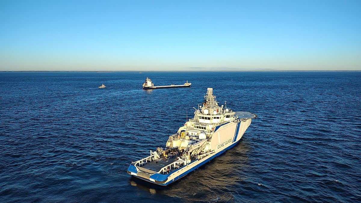 Finlândia detém navio suspeito após cabos submarinos serem danificados