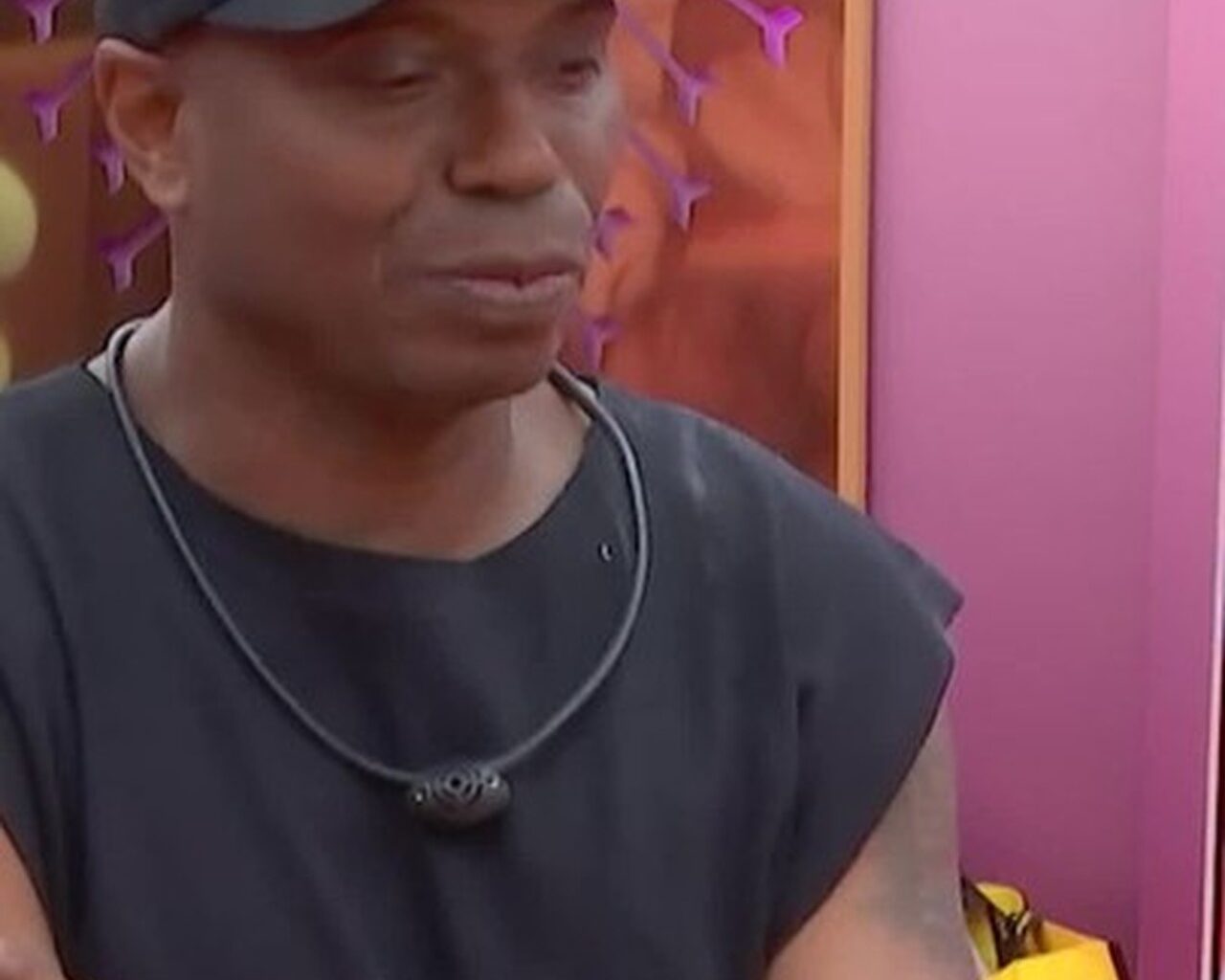 Edilson diz que topou o BBB 26 por dificuldade financeira: 'Estou aqui pelo dinheiro' - Gshow