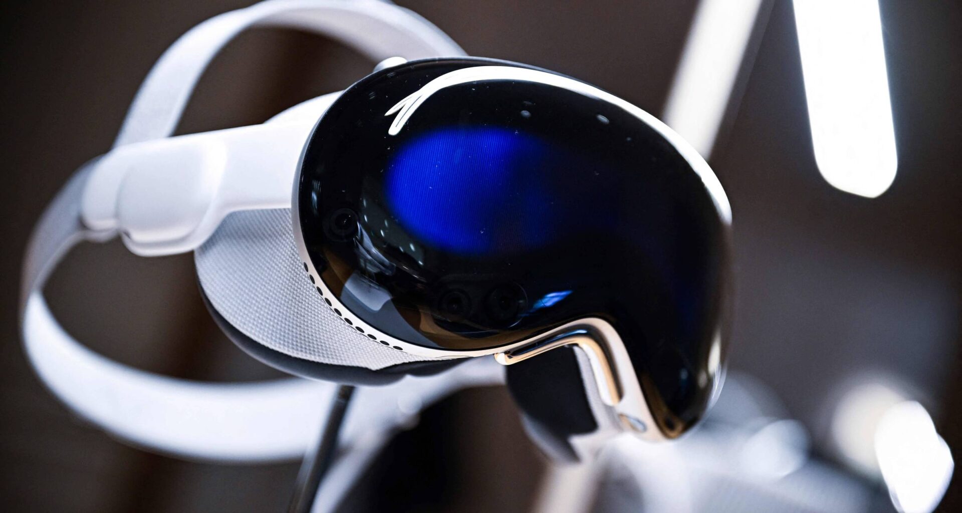 Apple reduz produção do Vision Pro após vendas fracas - 01/01/2026 - Economia