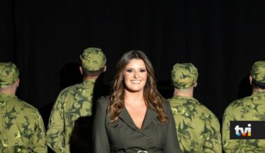 Bastidores da 1ª Companhia: Maria Botelho Moniz surpreendida pelo filho em estúdio - Primeira Companhia