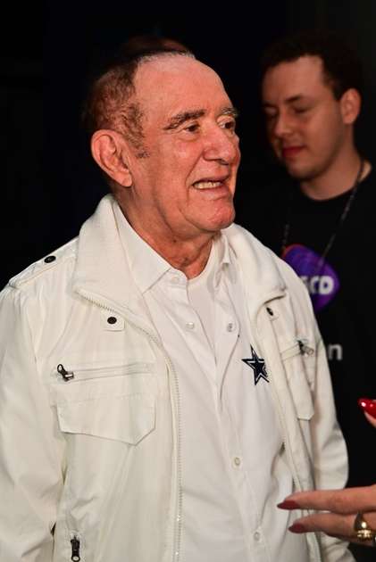 Renato Aragão é alvo de cobrança de mais de R$ 500 mil por dívida de IPTU - Zoeira