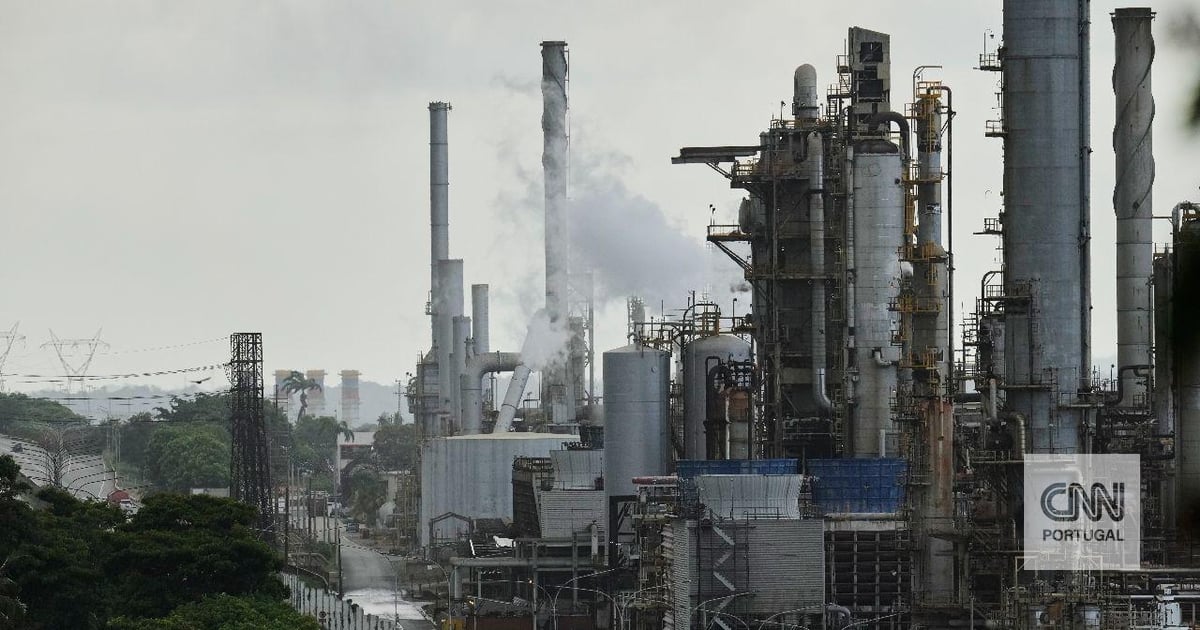 Trump diz que os EUA estão a assumir o controlo das reservas de petróleo da Venezuela. Eis o que isso significa