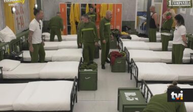 Parece que os recrutas não sabem fazer camas e o instrutor não perdoa: «Está a brincar comigo?» - TVI