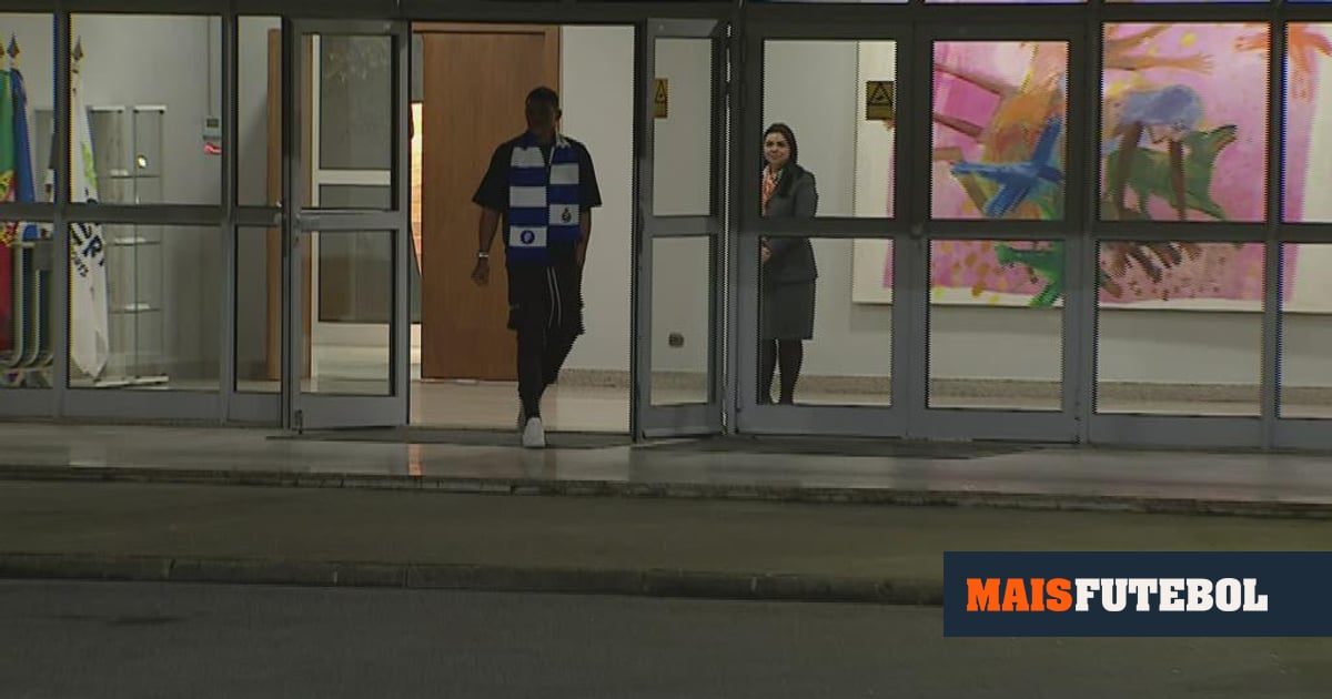 Thiago Silva aterra no Porto e filma Dragão: «Quase 22 anos»