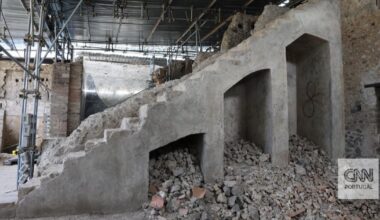 Uma antiga escadaria de pedra parecia não levar a lugar nenhum. Agora, está a revelar a antigos tesouros de Pompeia