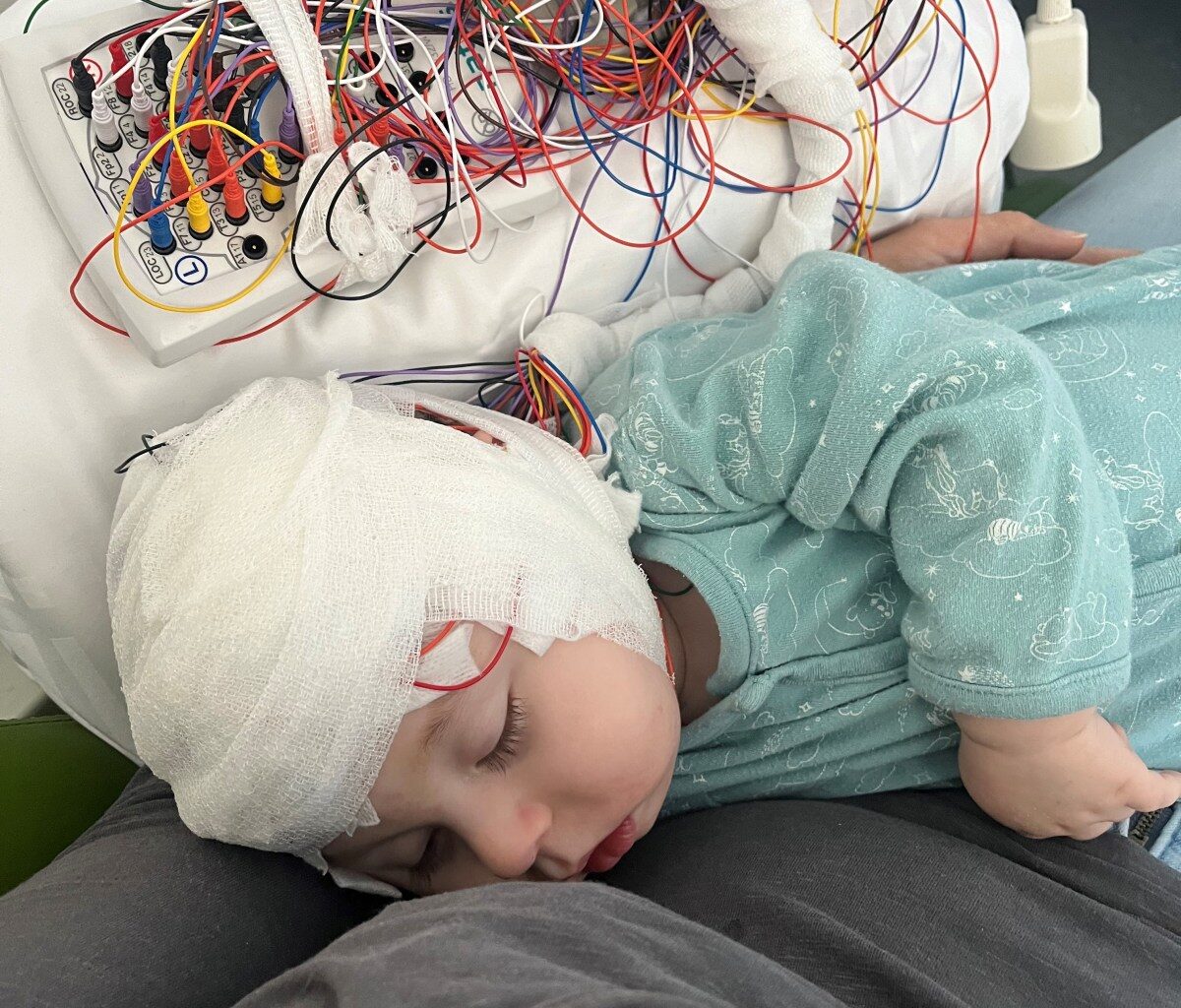 Sem apoio da indústria, casal inicia pesquisa de gene para salvar filho