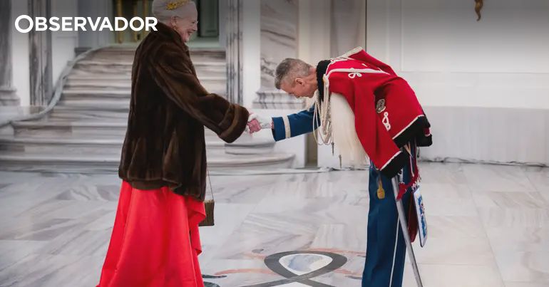 A tiara que reforça o vínculo dinamarquês à Gronelândia – Observador