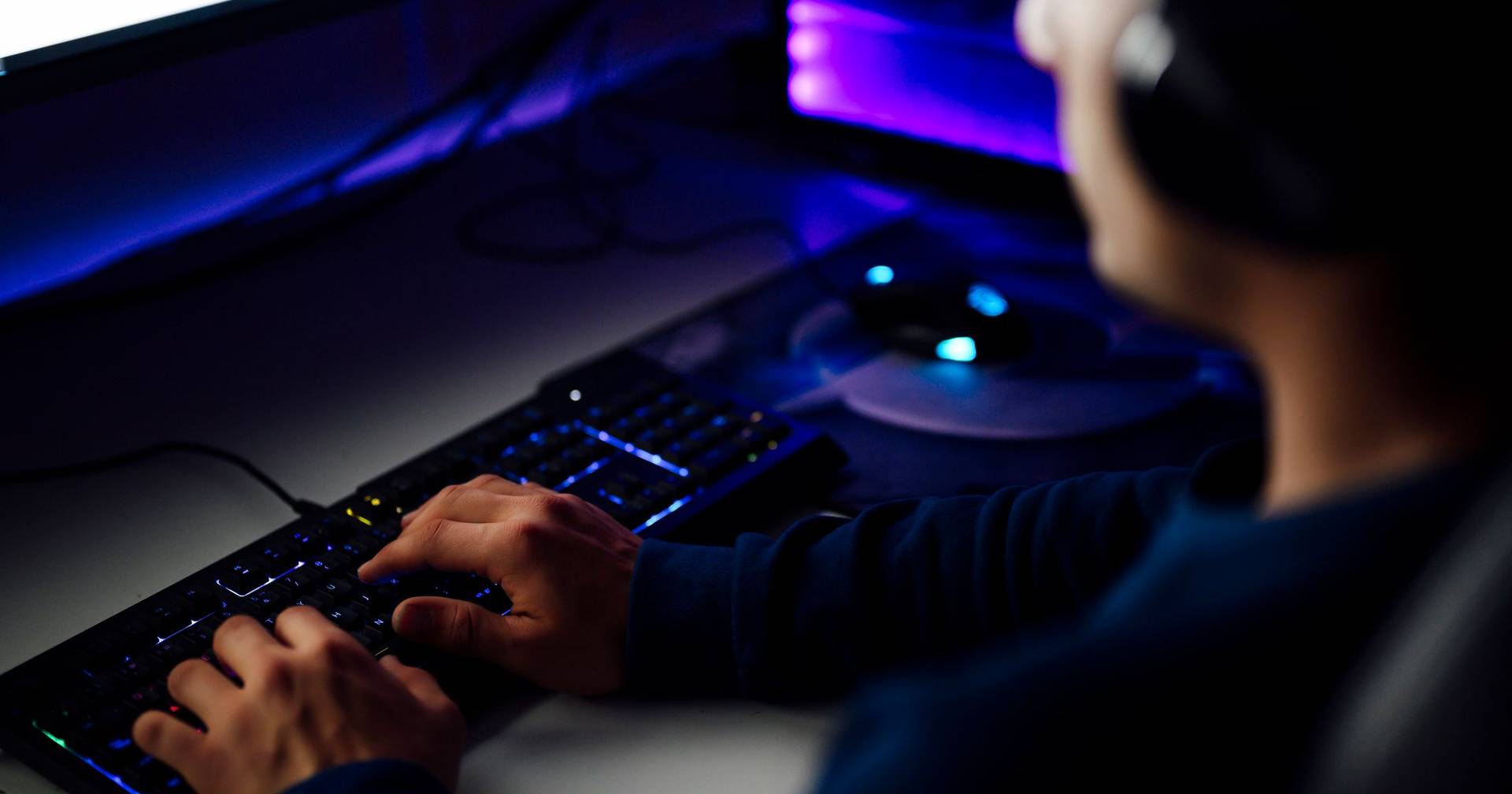 Streamer espanhol morre em direto após consumir álcool e drogas em desafio pago por seguidores