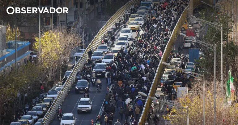 Irão ordena medidas de força contra manifestantes violentos – Observador