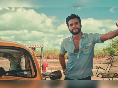 Luana Xavier, de 38 anos, e o namorado Philipe Chagas