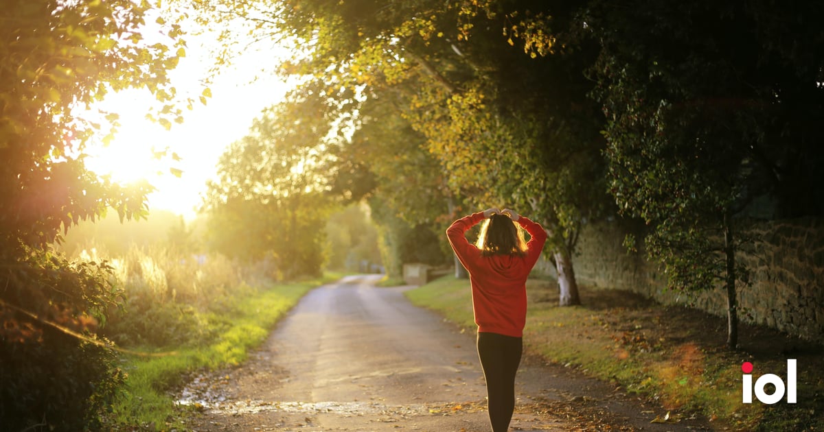 Ainda se sente inchado do Natal e Ano Novo? Cardiologista recomenda fazer 'caminha japonesa' - Notícias de hoje