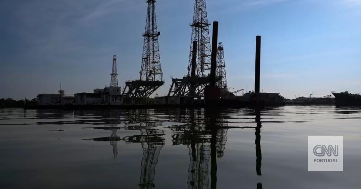 EUA preparam-se para intercetar petroleiro em fuga ligado à Venezuela e sobre o qual a Rússia reclama jurisdição