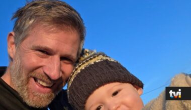 Em cima de uma mota, noivo de Maria Botelho Moniz e o filho Vicente vivem momento irresistível - Novelas