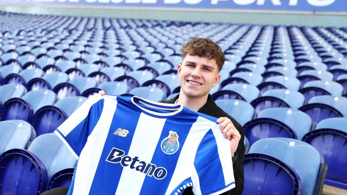 FC Porto anuncia contratação de Oskar Pietuszewski