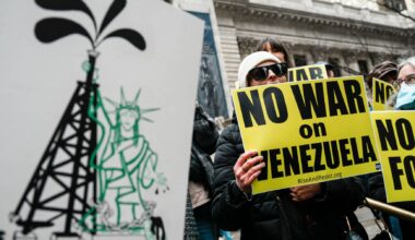 EUA tentam capturar petroleiro russo, França discute ameaças à Gronelândia com parceiros europeus - Expresso