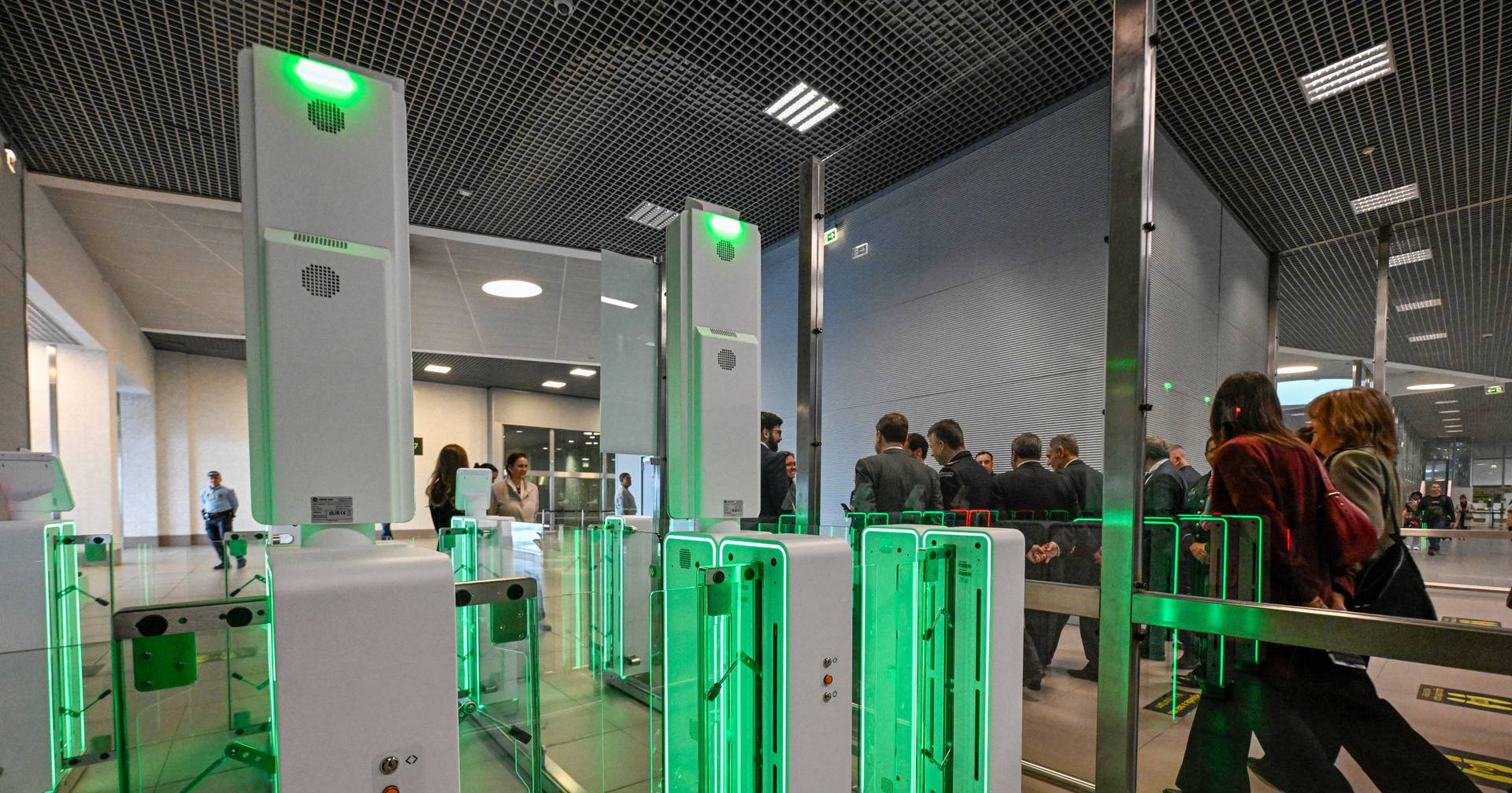 Suspensão do sistema automatizado de controlo de fronteiras diminui filas no aeroporto de Lisboa
