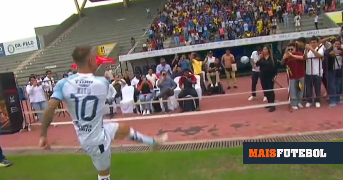 VÍDEO: internacional equatoriano remata contra adepto na apresentação