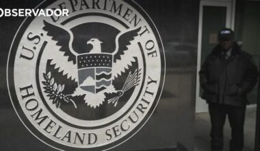 Agente do ICE mata mulher a tiro durante operação policial – Observador