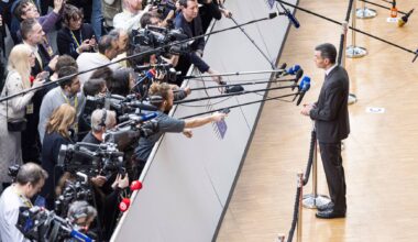 Está em curso o cerco a Pedro Sánchez para “recuperar a essência” do PSOE