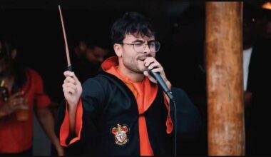 Cantor sósia de Harry Potter muda nome após notificação da Warner - Zoeira
