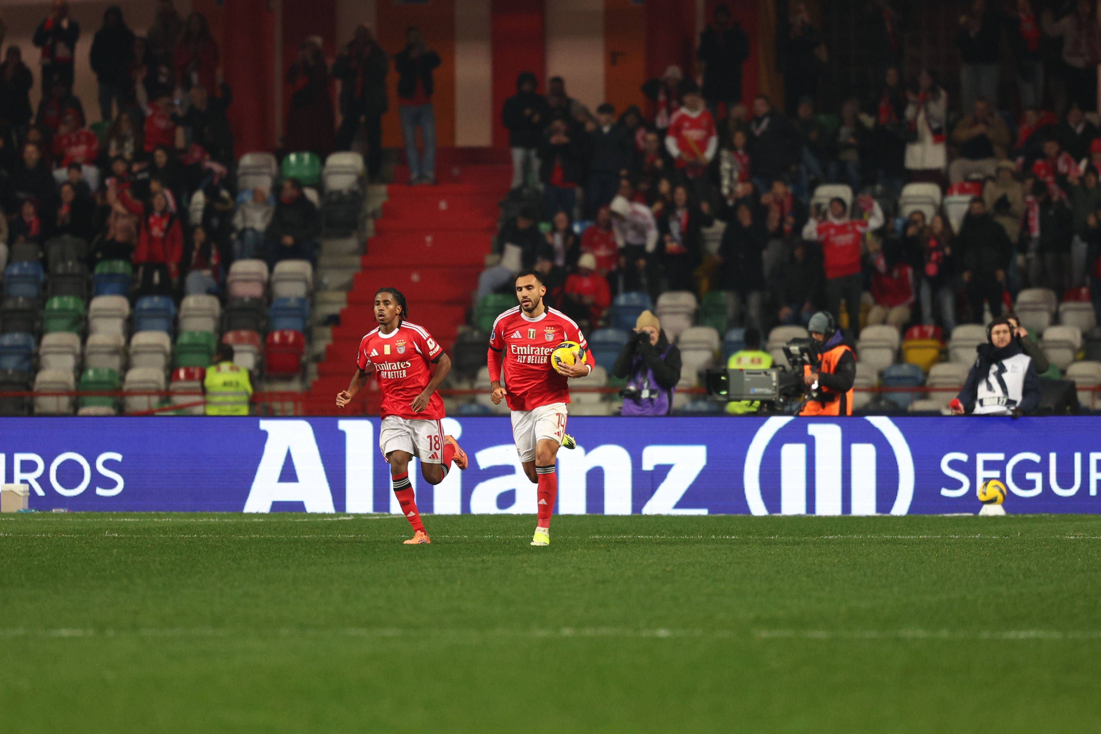 Pavlidis reduziu para o Benfica de penálti