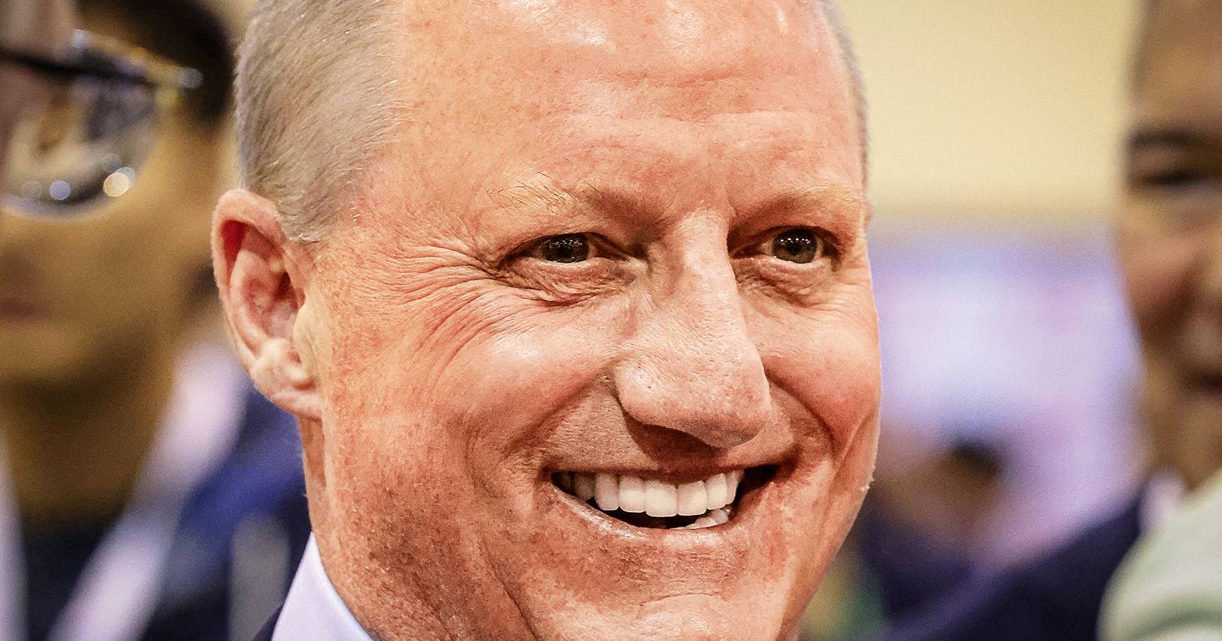 De Edmonton a Omaha: como Greg Abel conquistou Warren Buffett para ser o seu sucessor 