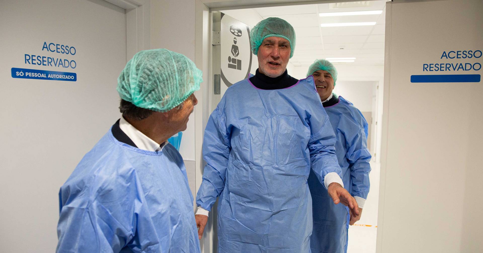 Gouveia e Melo carrega nas críticas ao Governo em dia de crise na saúde, com o apoio de sociais-democratas