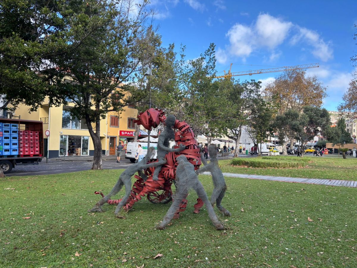 Escultura muda temporariamente de lugar devido a obras no teleférico