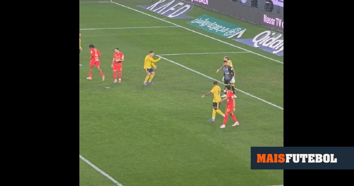 VÍDEO: alvo do Benfica leva raspanete de Cristiano Ronaldo