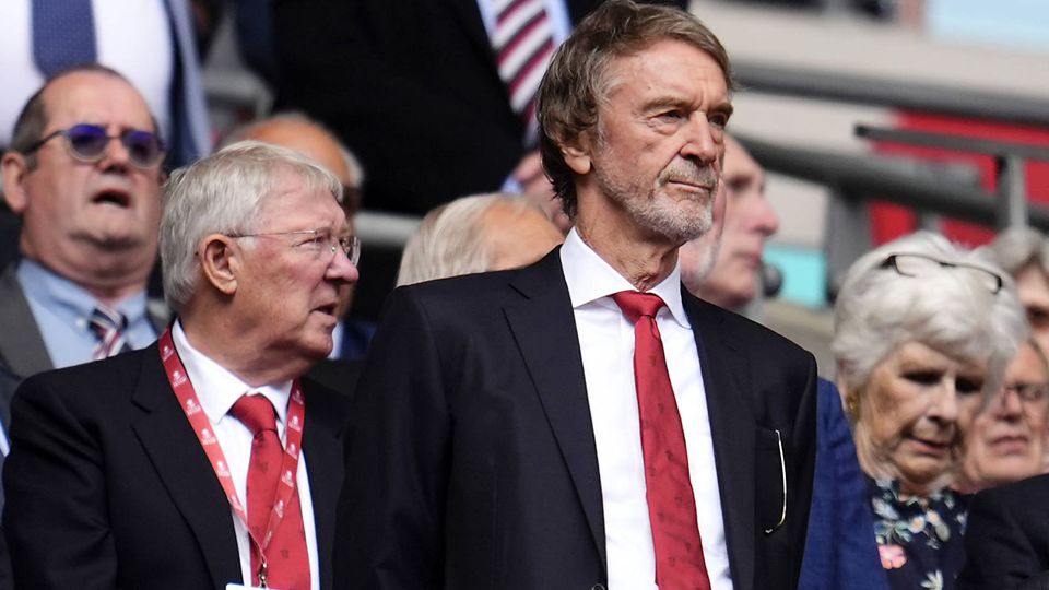 Adeptos preparam protesto e atacam proprietário do Man. United: «Palhaço incompetente»