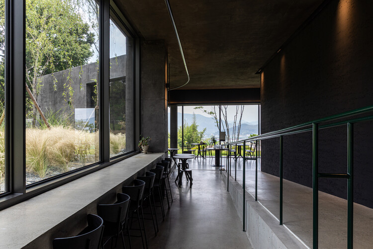 Restaurante Charcoal Haus / moc architects - Fotografia de Interiores