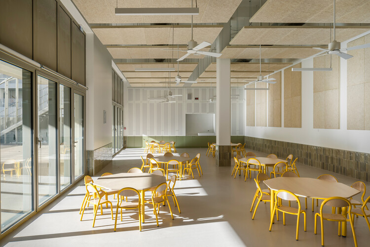 Escola Les Fabriques / Brenac & Gonzalez & Associés - Fotografia de Interiores, Sala de Jantar, Madeira, Vidro, Cadeira