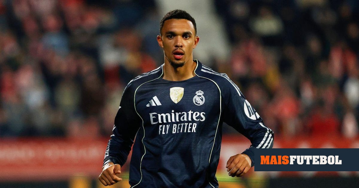 Gerrard: «Alexander-Arnold tinha tudo o que eu quis na minha carreira»