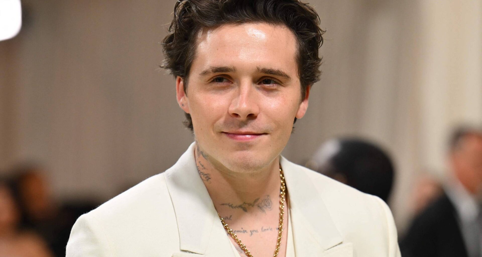 Brooklyn Beckham envia notificação para David e Victoria - 09/01/2026 - Celebridades