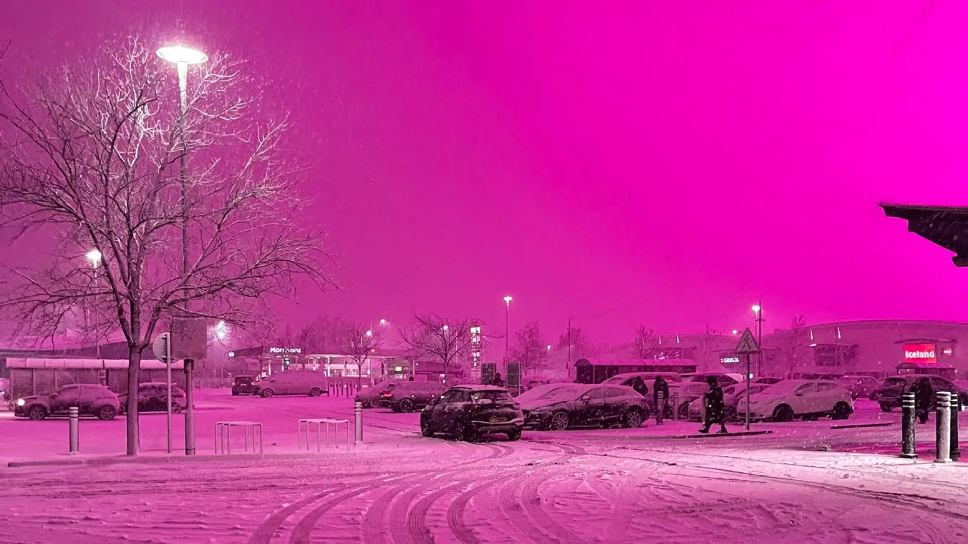 Fenómeno invulgar pinta o céu de rosa em Birmingham e há uma explicação (que pode não ser a esperada)