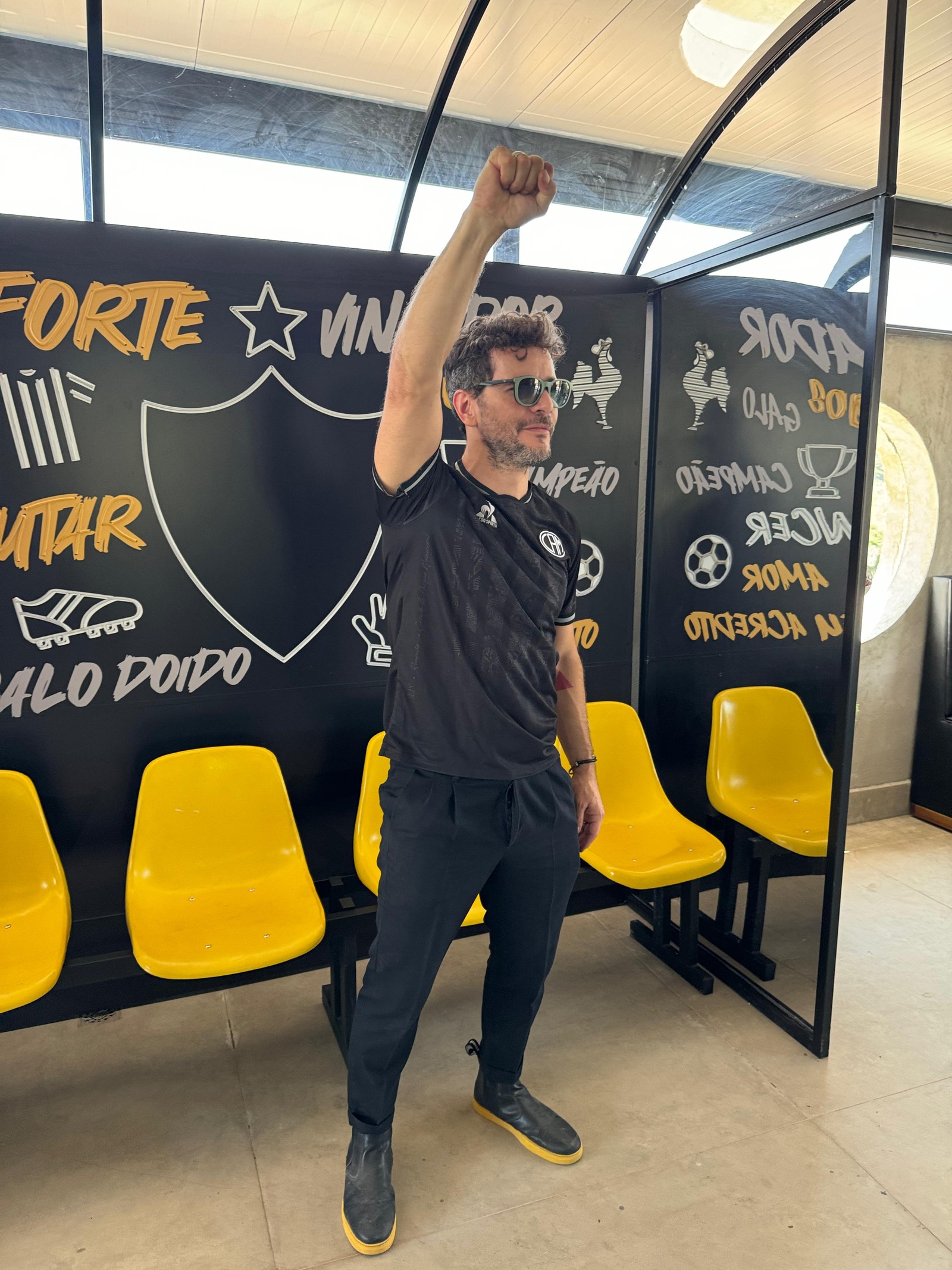 Ator Daniel de Oliveira abre bar temático de futebol em Belo Horizonte — Foto: Divulgação