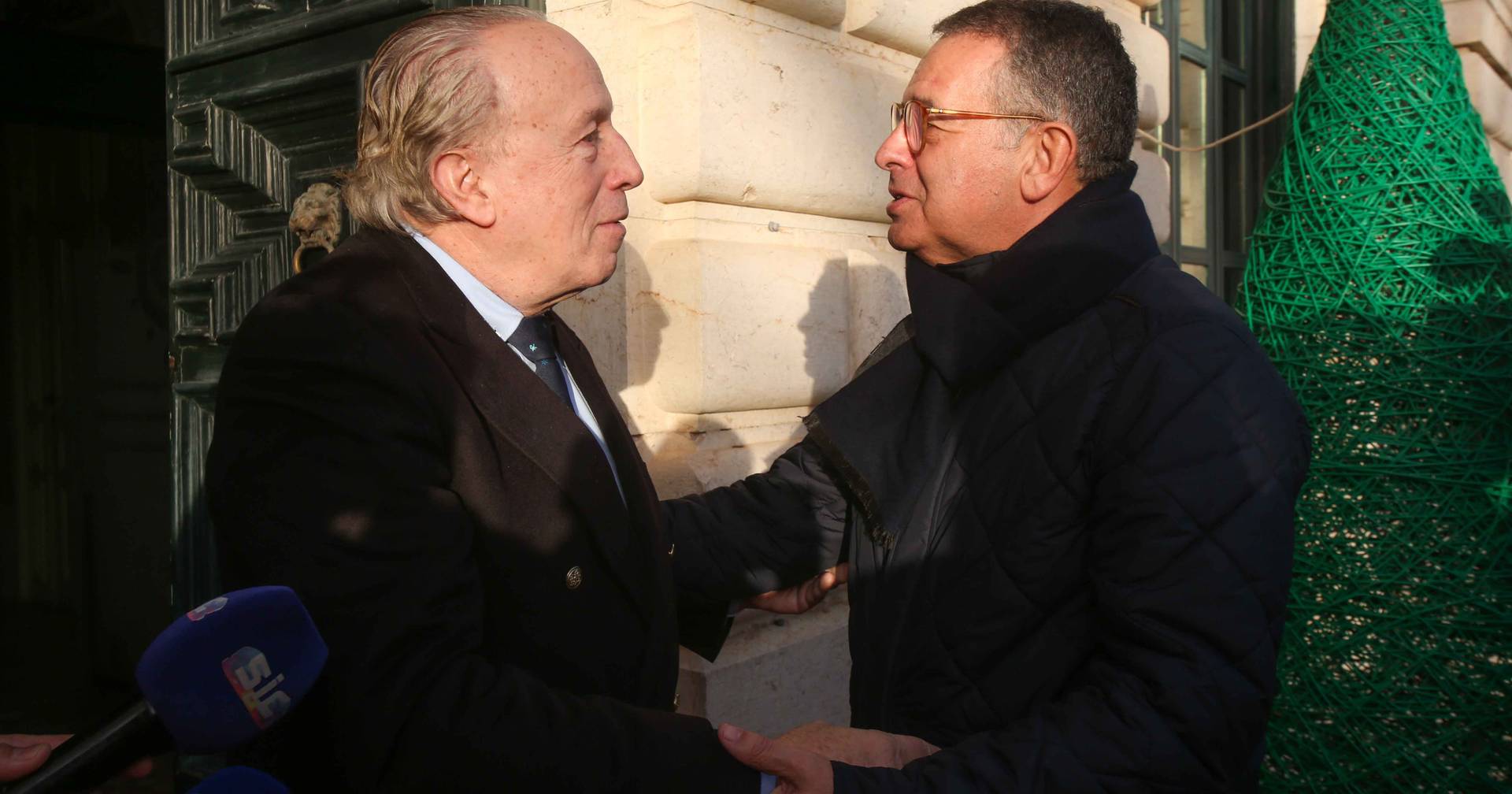 Seguro junta-se a Santana Lopes e pisca o olho ao eleitorado de direita: “Presidência ficará bem entregue”, diz ex-líder do PSD