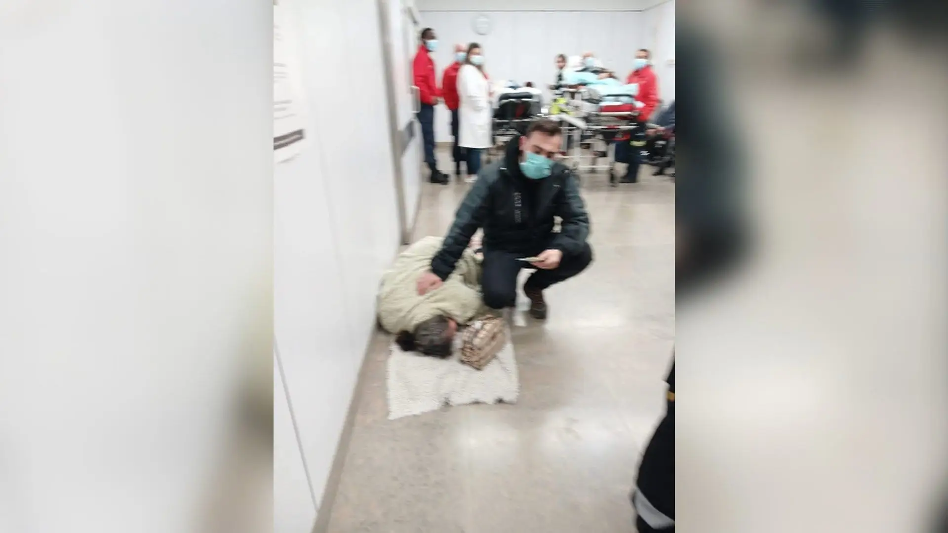 Hospital de Coimbra desmente que doente oncológica tenha esperado no chão das urgências por falta de macas