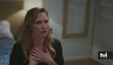 Clarice repreende a filha: «Tu estás a assustar-me, Mónica. Estás louca» - Novelas